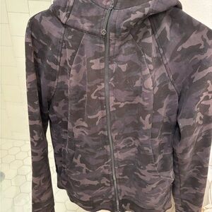 Lululemon Women’s Scuba Hoodie Camo
